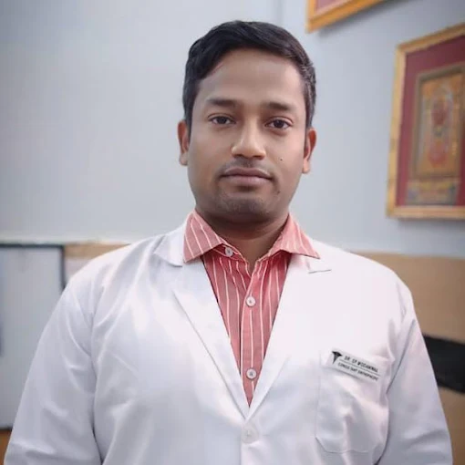 Orthopedic Doctor providing care in Varanasi clinic